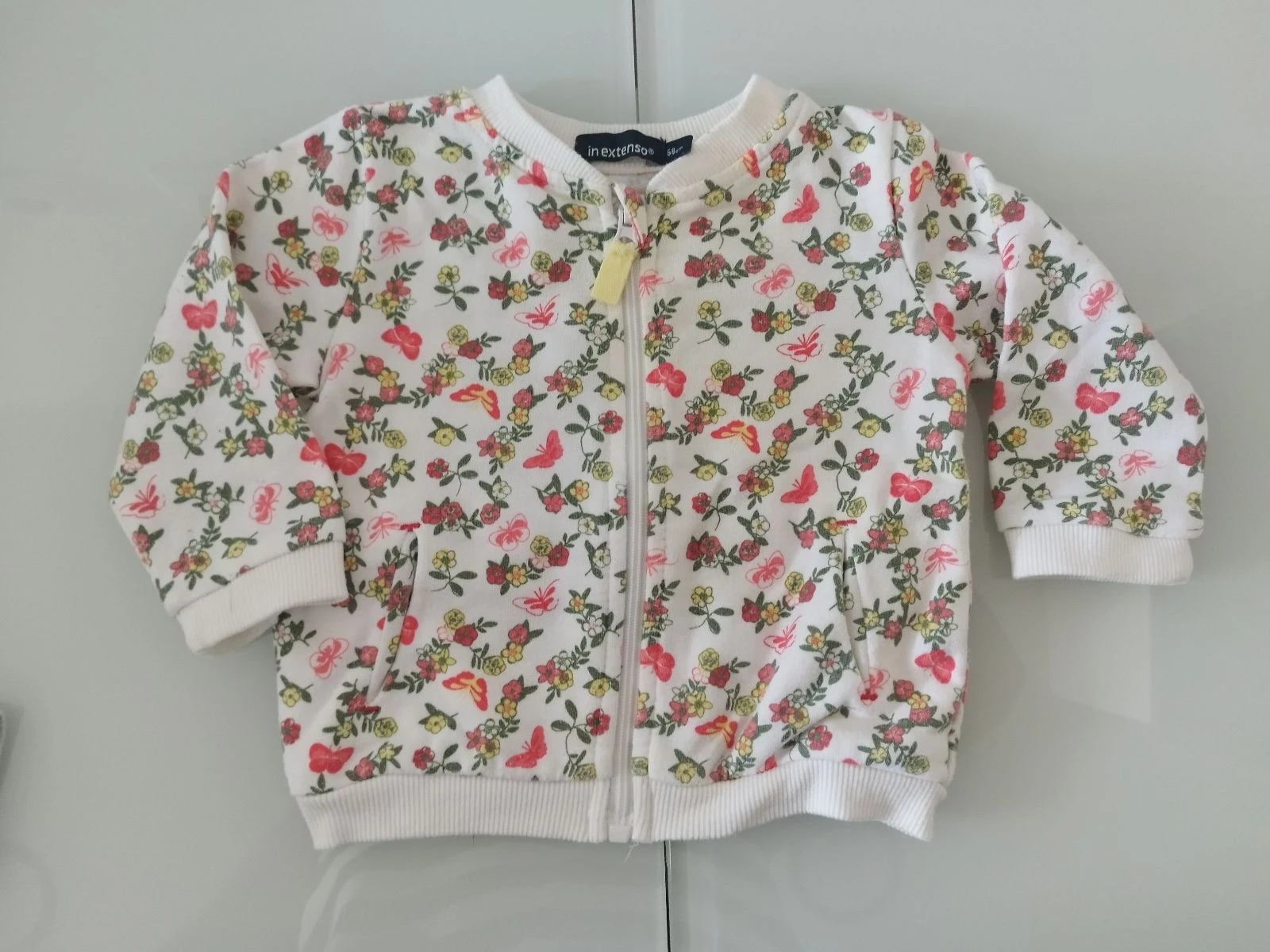 Conjunto de calça jeans e jaqueta bomber floral – photo 2